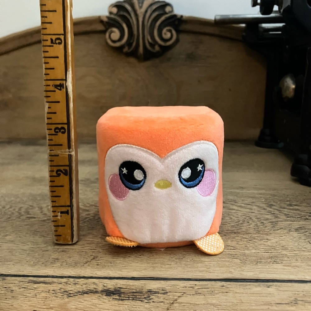 Squeezamals Marshmallows Elvis Penguin 3.5"